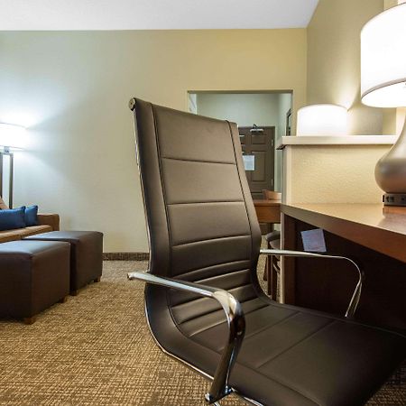 Comfort Suites Rochester Henrietta University Area Exterior photo