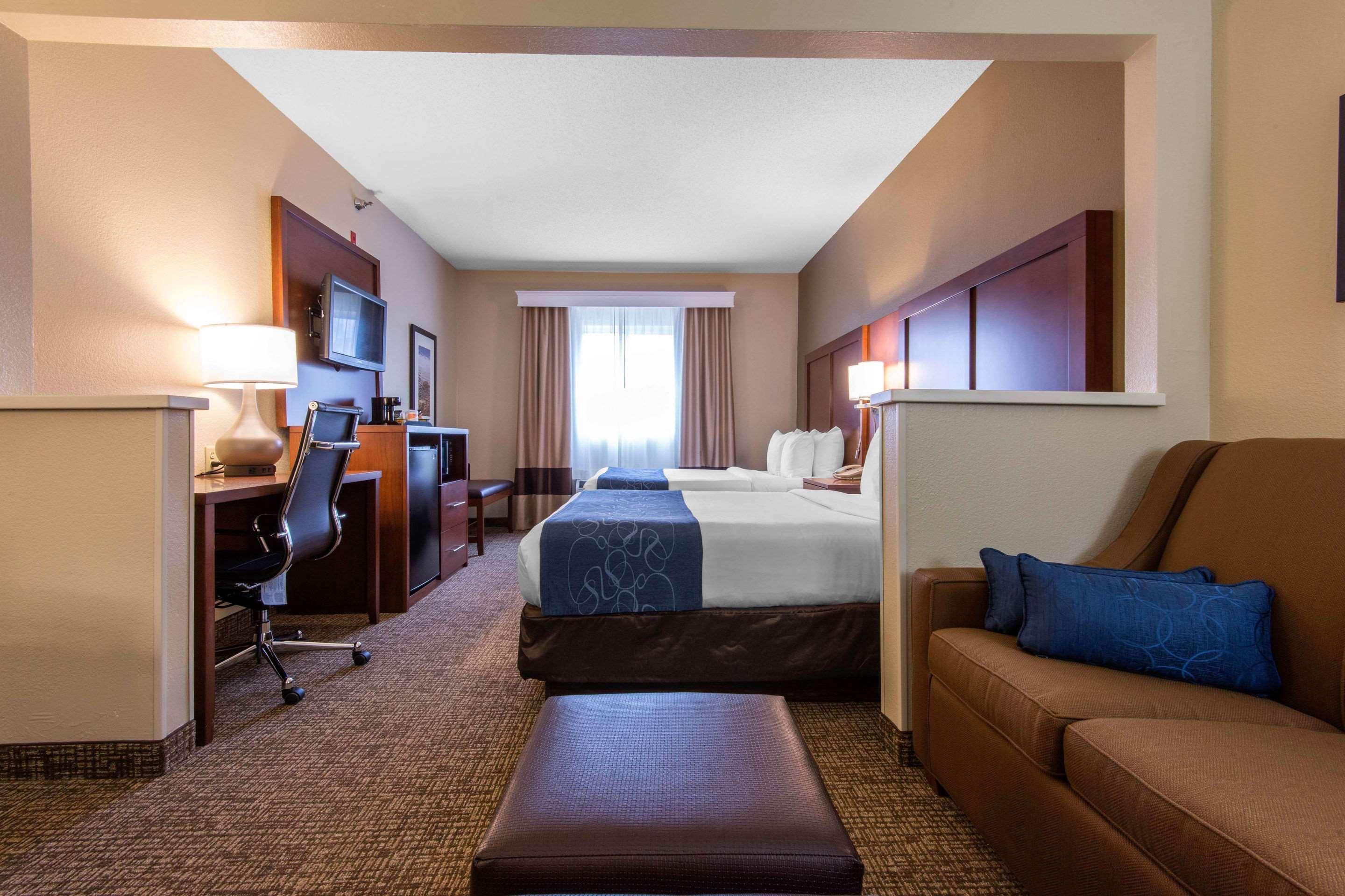 Comfort Suites Rochester Henrietta University Area Exterior photo