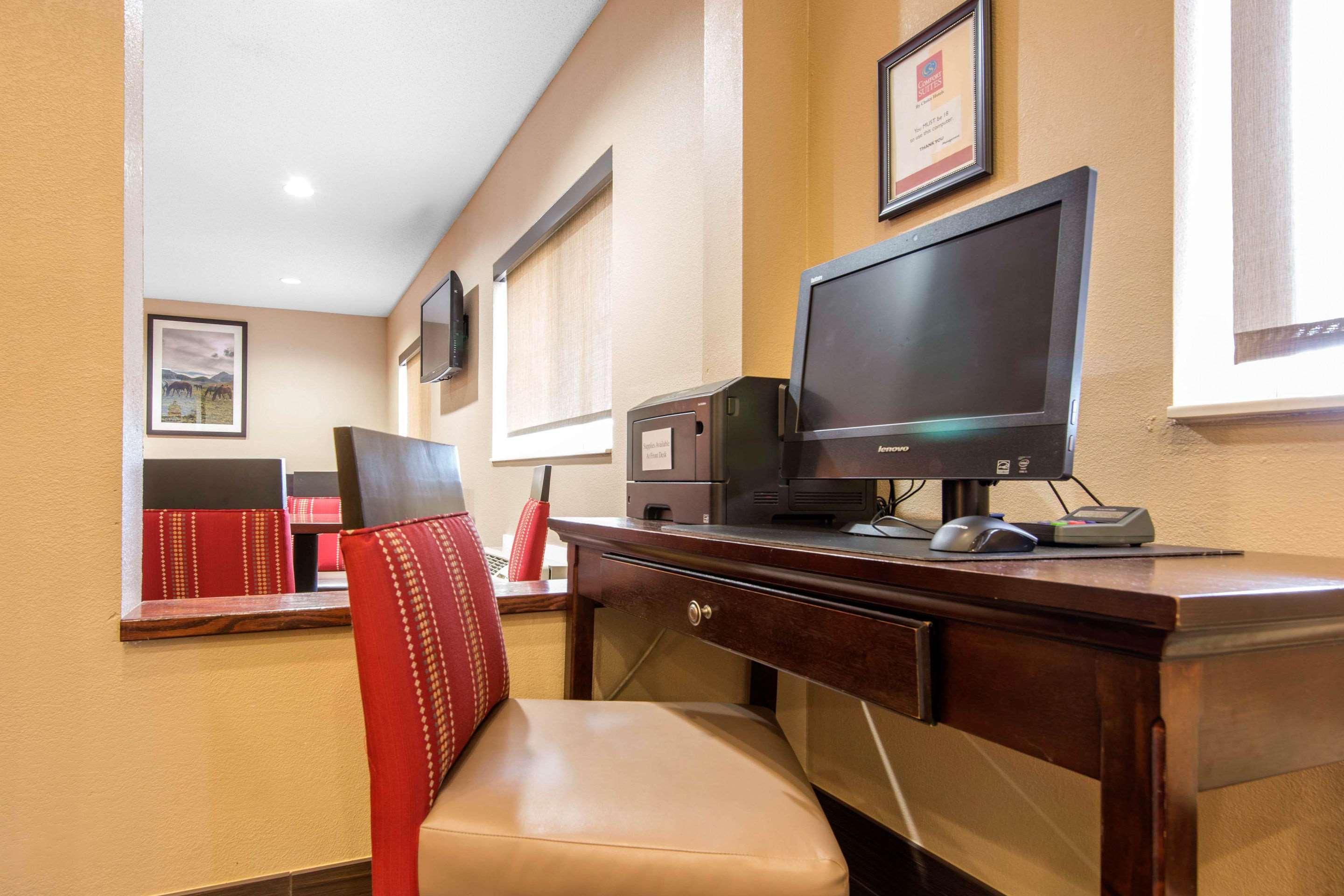Comfort Suites Rochester Henrietta University Area Exterior photo