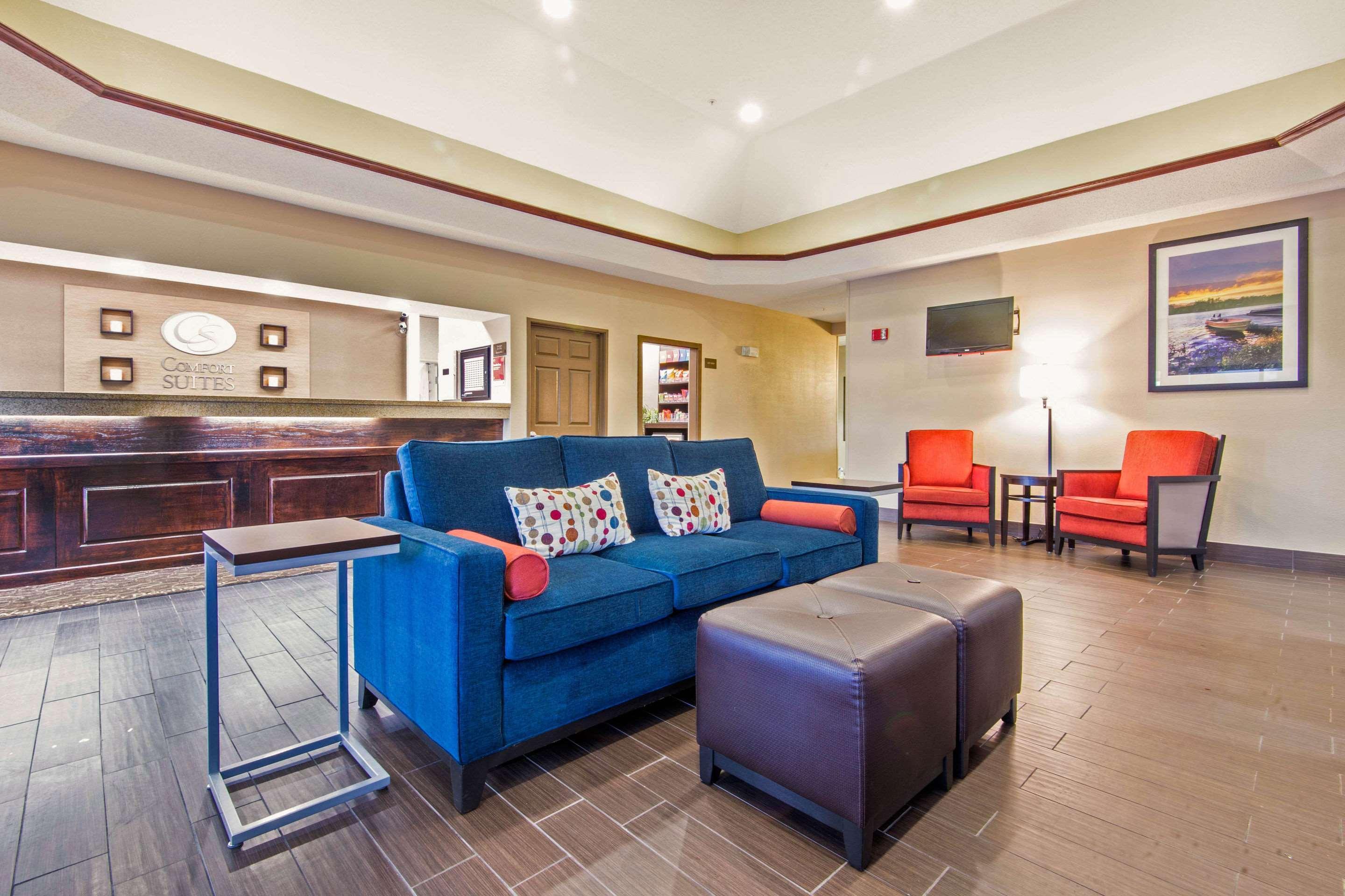 Comfort Suites Rochester Henrietta University Area Exterior photo