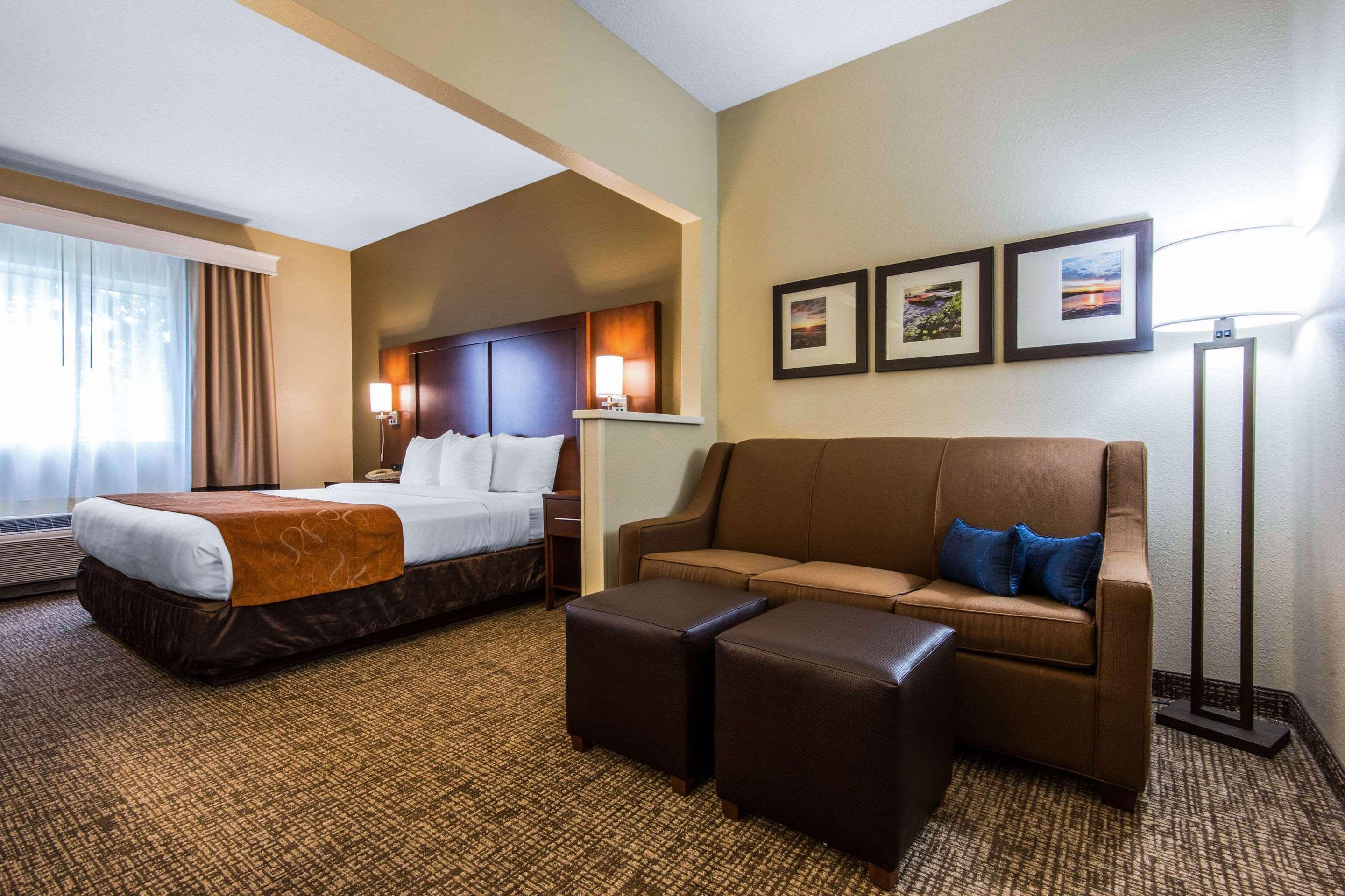 Comfort Suites Rochester Henrietta University Area Exterior photo
