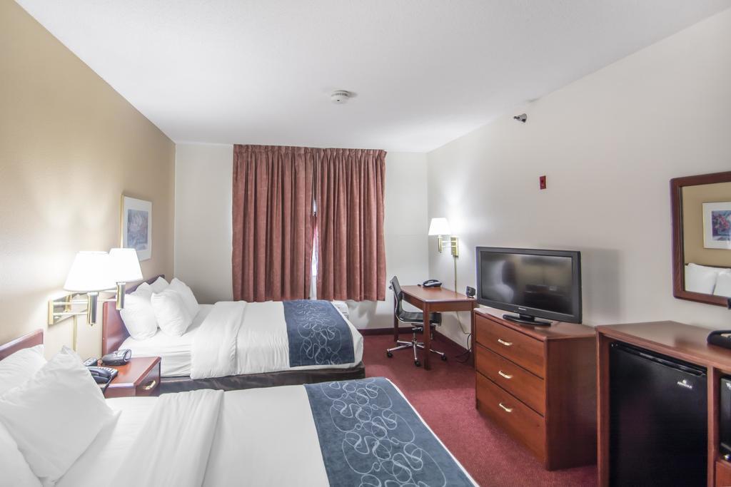 Comfort Suites Rochester Henrietta University Area Exterior photo