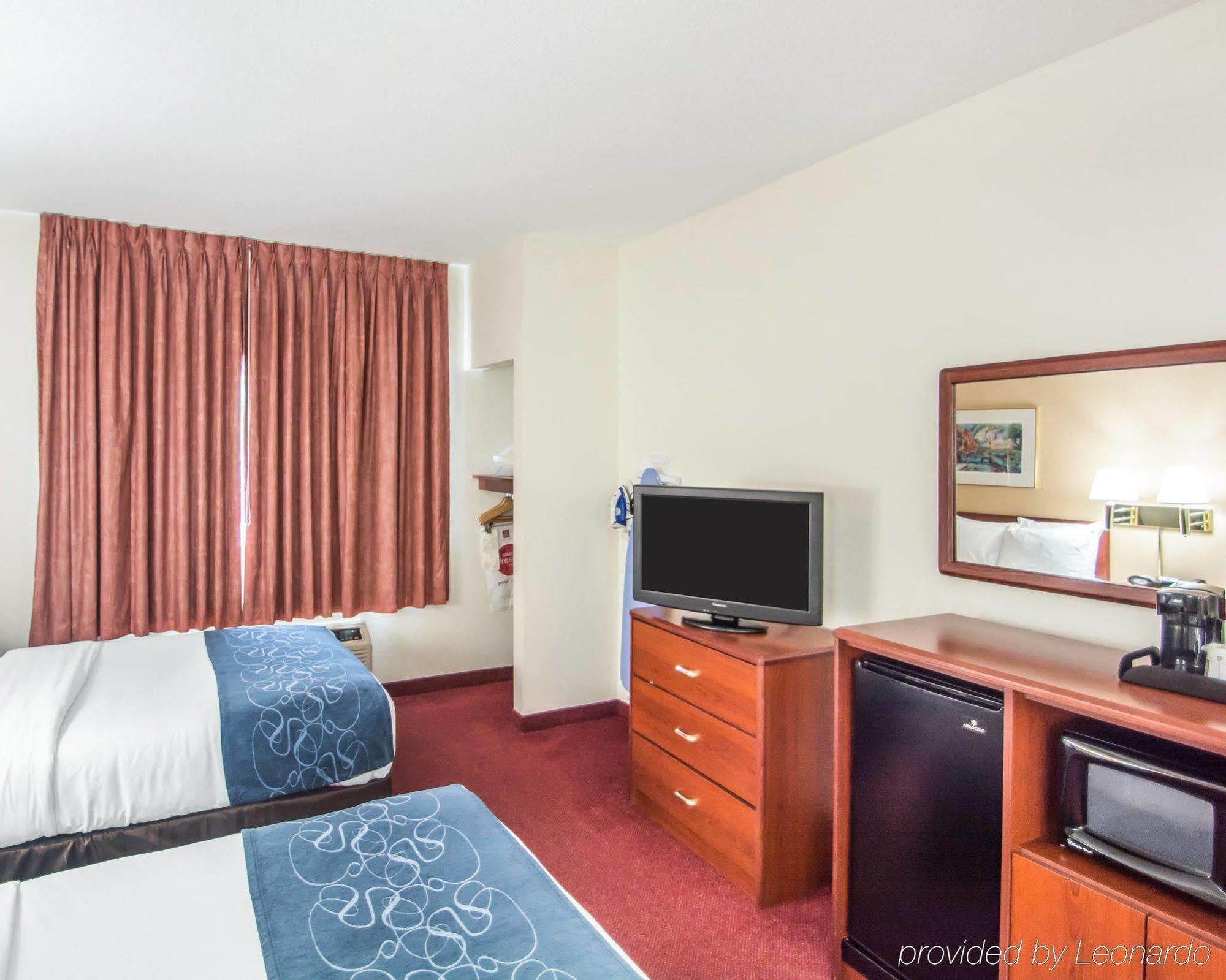 Comfort Suites Rochester Henrietta University Area Exterior photo