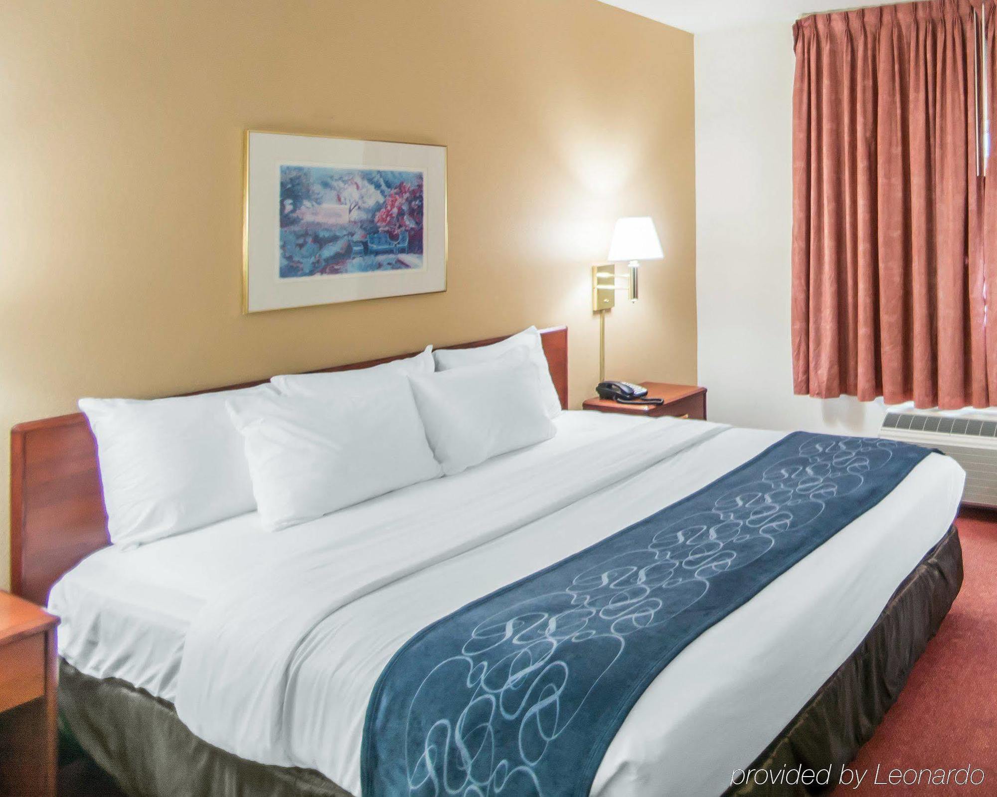 Comfort Suites Rochester Henrietta University Area Exterior photo